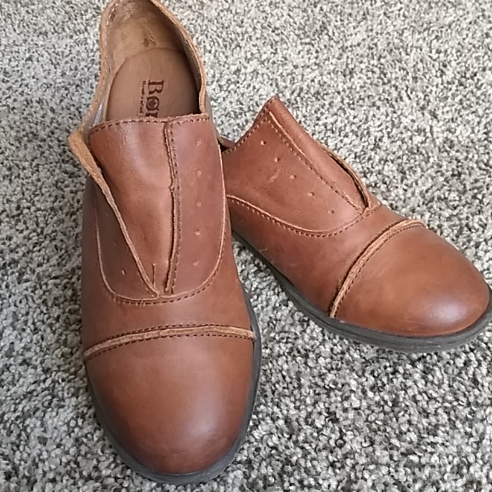 Born Leather laceless flats